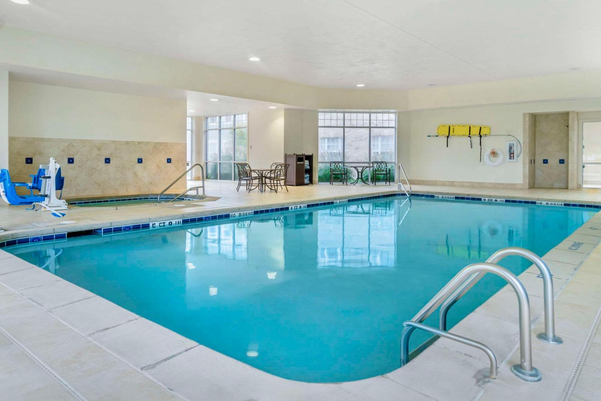Comfort Inn Plainwell Bagian luar foto