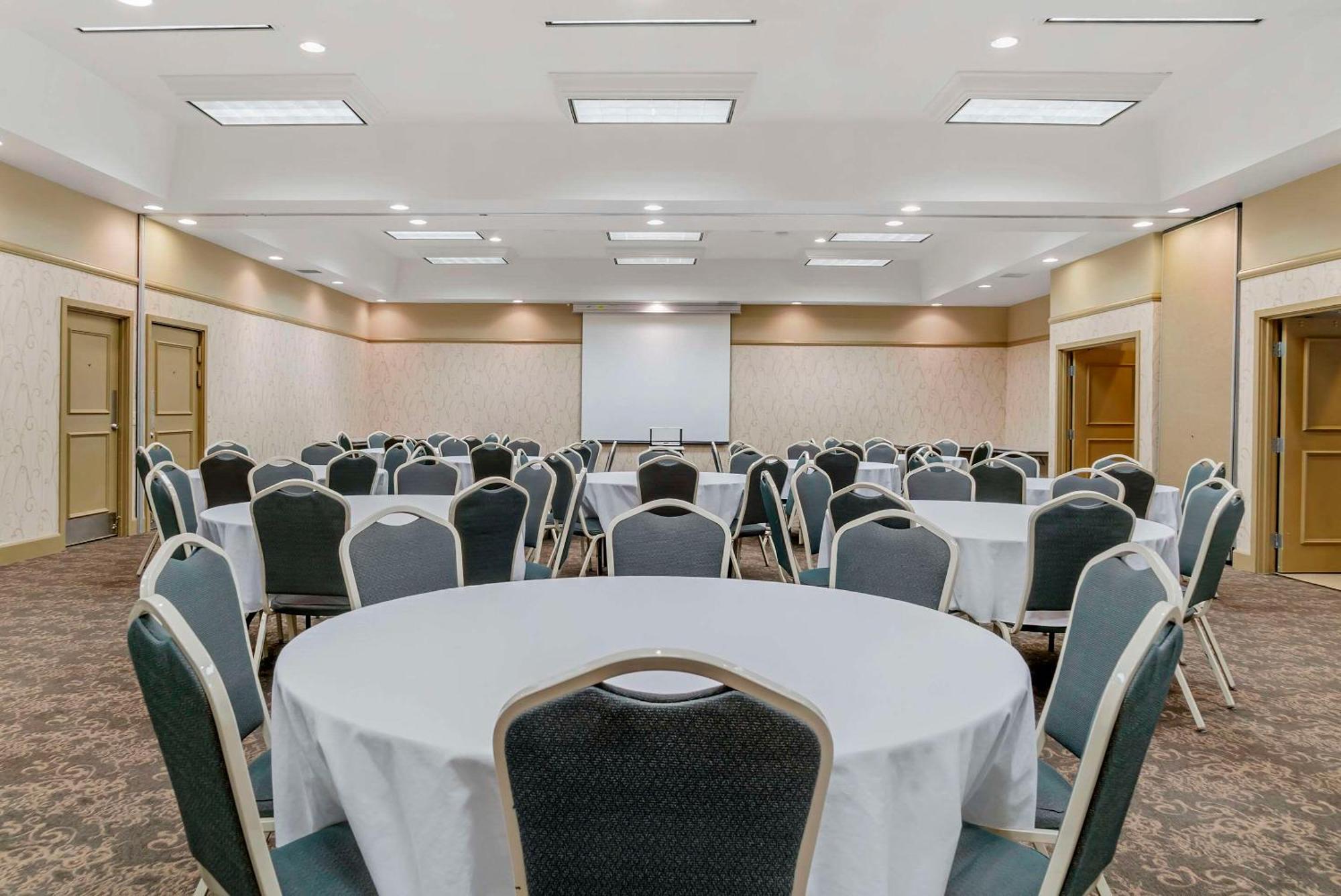 Comfort Inn Plainwell Bagian luar foto