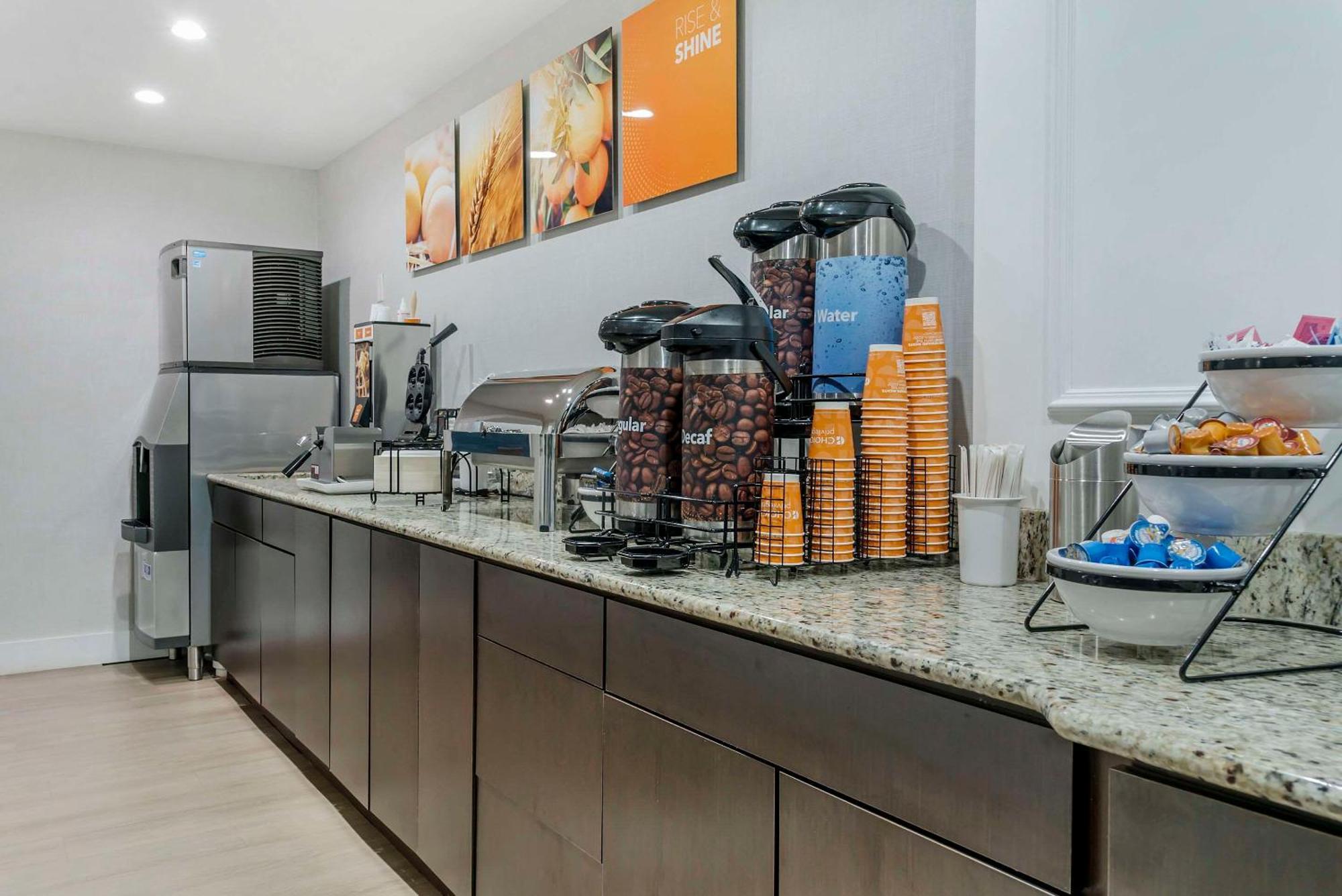 Comfort Inn Plainwell Bagian luar foto
