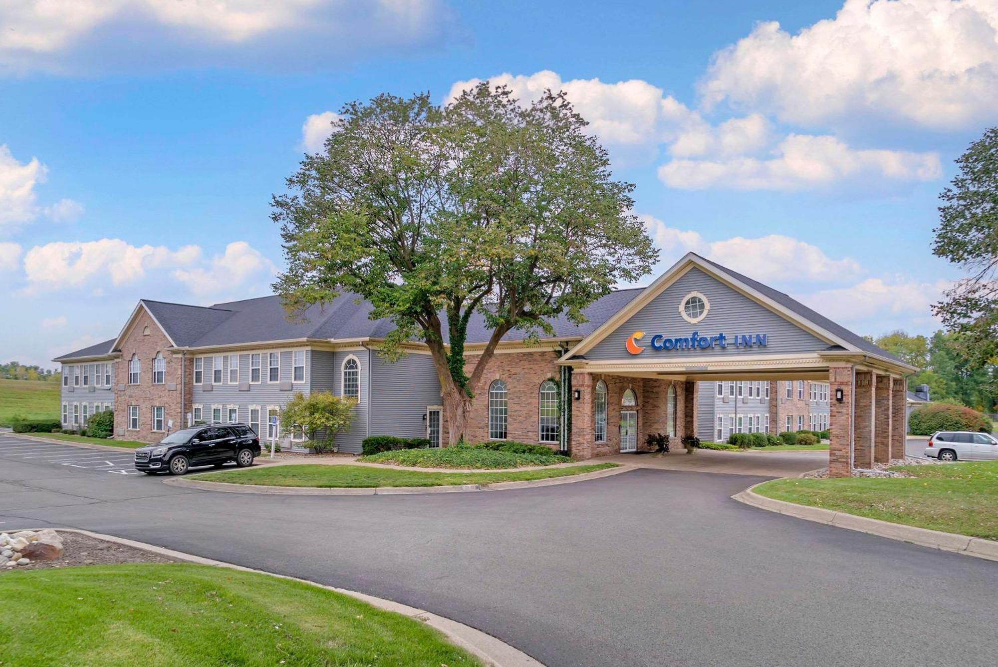 Comfort Inn Plainwell Bagian luar foto